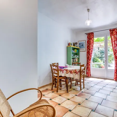 Holiday home Reattu Fourques (Gard)